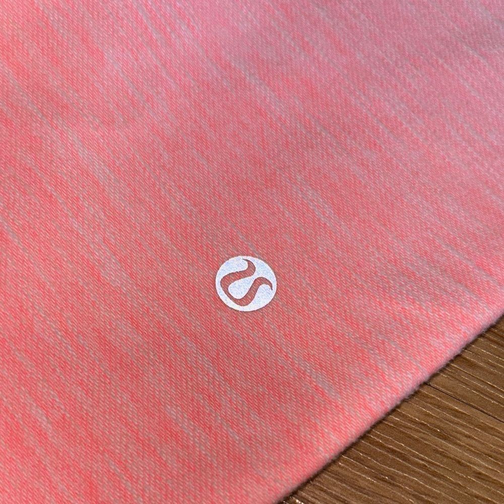 Lululemon Athletica Leggings with Orange Accents - Picture 4 of 6
